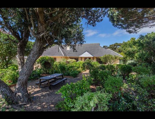 5 BEDROOM HOUSE FOR SALE IN BERGVLIET